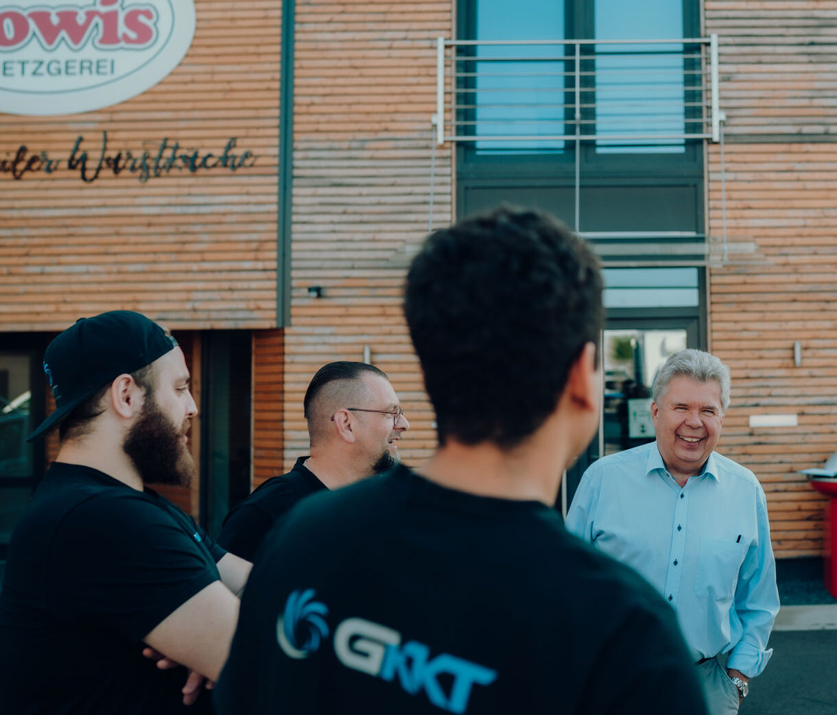 GKKT Team Besprechung bei Kunden vor Installation eines R290 Kühlsystems